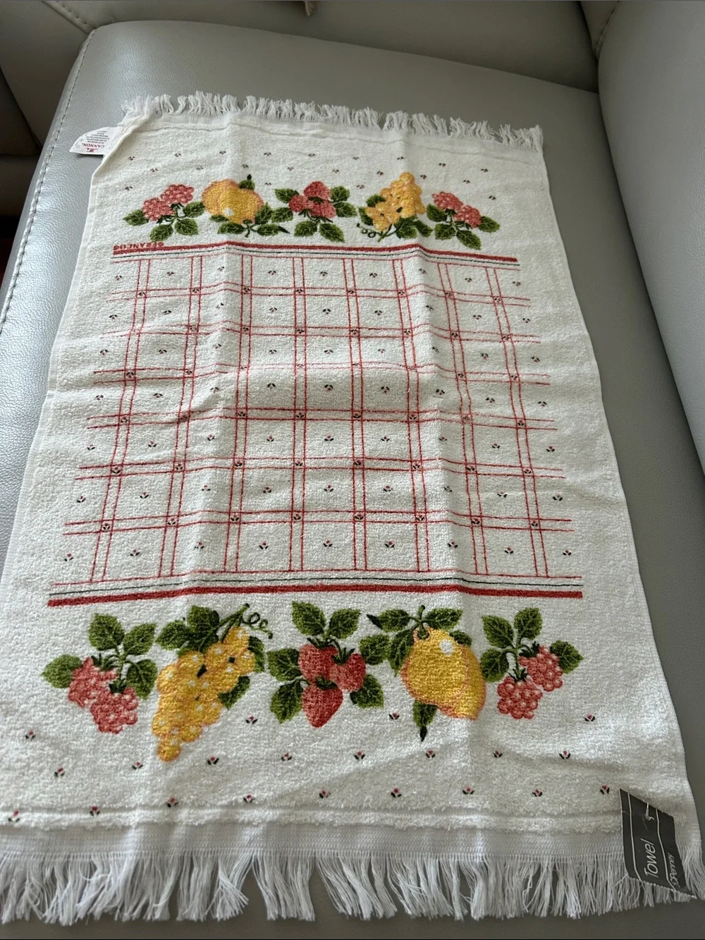 Vntg Kitchen Fruit Print Fringe Tea Towel - White with Yellow & Pink Fruits